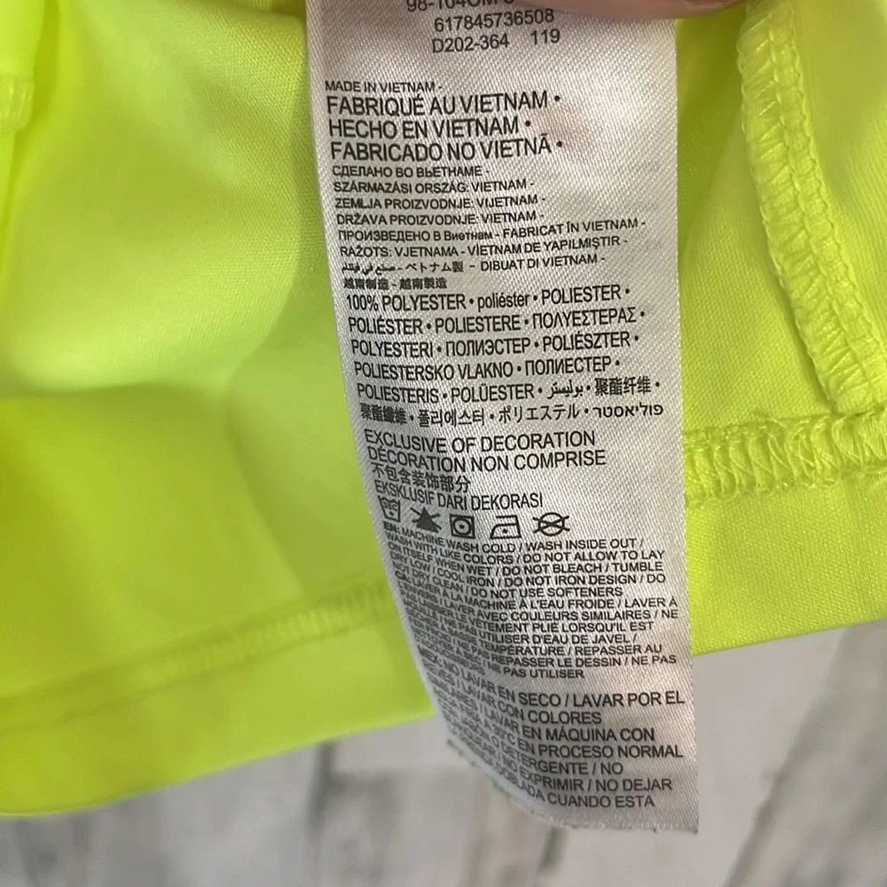 Nike excellent chest